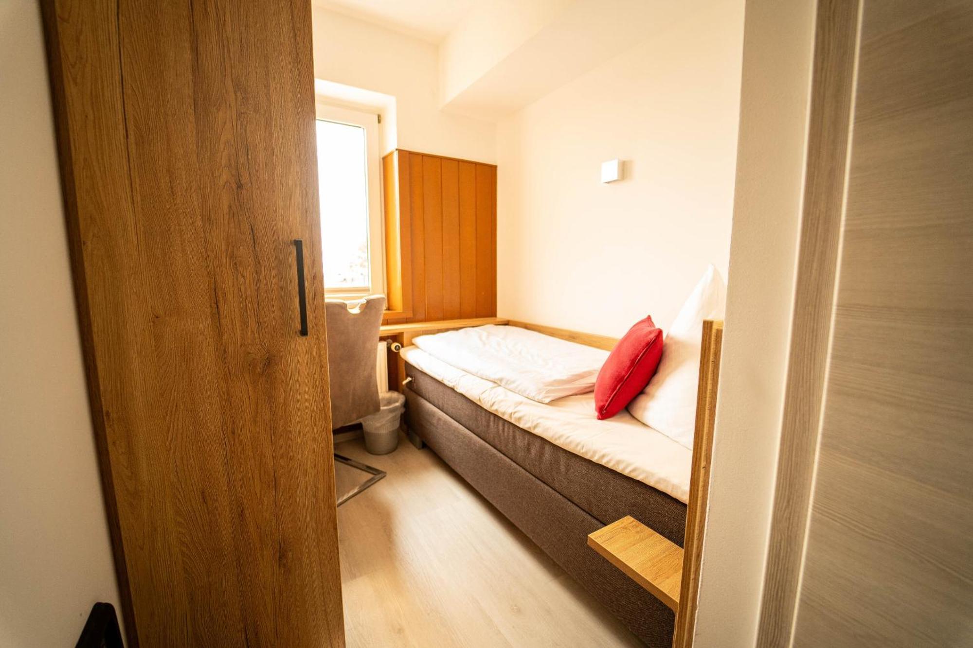 Berghotel Deutscher Flieger Wasserkuppe Gersfeld Room photo