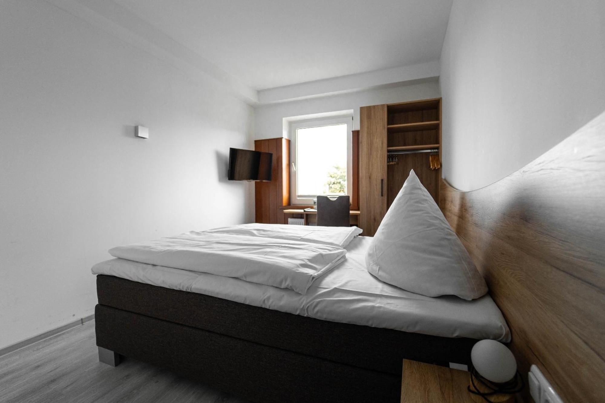 Berghotel Deutscher Flieger Wasserkuppe Gersfeld Room photo